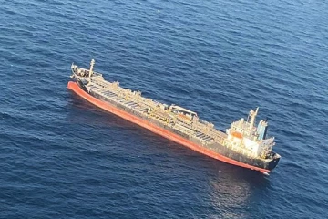 இந்திய கச்சா எண்ணெய் கப்பல் மீது தாக்குதல் : விரைந்த போர்க்கப்பல்