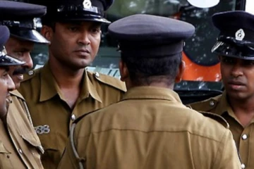 கர்ப்பிணிப் பெண்ணின் வயிற்றில் எட்டி உதைத்த கடற்படை சிப்பாய்