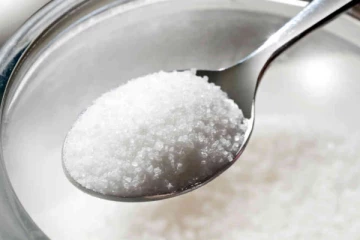 அடர்த்தியான தலைமுடிக்கு ஒரே ஒரு ஸ்பூன் சர்க்கரை போதும்! என்ன செய்ய வேண்டும் தெரியுமா?