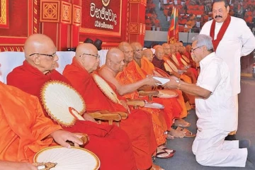 அரசாங்கத்தை வீட்டுக்கு அனுப்ப மகா சங்கத்தினர் தயார் நிலையில் இருப்பதாக அறிவிப்பு