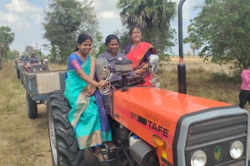 கிளிநொச்சியில் உழவு இயந்திரத்தை செலுத்தி பெண்கள் தின நிகழ்வை சிறப்பித்த பெண்கள்