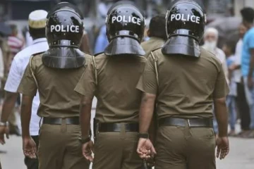 பொலிஸ் அதிகாரிகள் குழுவினர் மீது தாக்குதல்