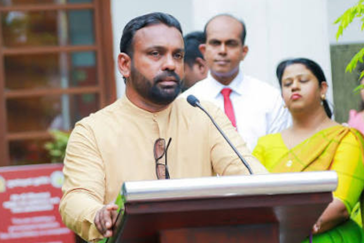மஹிந்த - ரணில் ஊன்றுகோலுடன் வந்தாலும் அரசியலை விடமாட்டர்கள்! அசித நிரோஷன எம்.பி. சாடல் | Ashitha Niroshana Statement மஹிந்த - ரணில் ஊன்றுகோலுடன் வந்தாலும் அரசியலை விடமாட்டர்கள்! அசித நிரோஷன எம்.பி. சாடல் | Ashitha Niroshana Statement