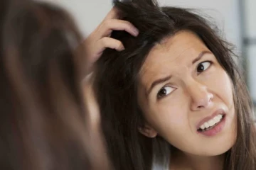 பொடுகு தொல்லைக்கு முற்றுப்புள்ளி வேண்டுமா? இதோ அசத்தலான டிப்ஸ்