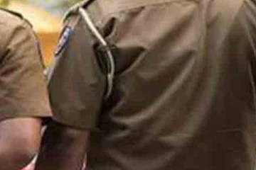 ගුවන්තොටුපලේ ශ්‍රී ලාංකිකයෙකු ඇතුළු දෙදෙනකු අත්අඩංගුවට