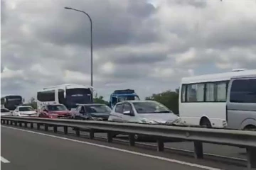 தெற்கு அதிவேக நெடுஞ்சாலையில் திடீரென ஏற்பட்ட வாகன வரிசை