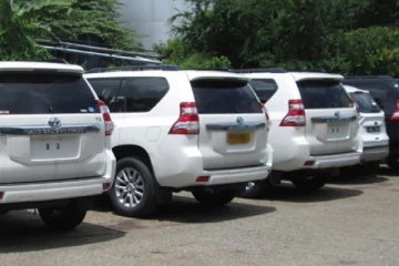 பதவி விலகியும் அதிகாரபூர்வ வாகனங்களை ஒப்படைக்காத அமைச்சர்கள்