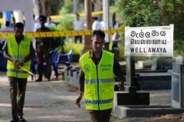 வெல்லவாயவில் பேருந்து கவிழ்ந்து விபத்து : பாடசாலை மாணவர்கள் உட்பட பலர் காயம்