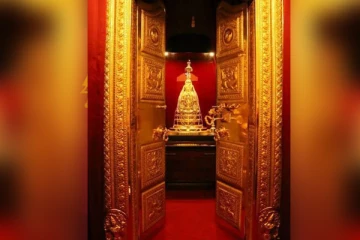 පෙබරවාරියේ දළදා ප්‍රදර්ශනයක්.