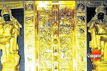 සබරිමල රන් දේවාලයේ රන්දොරටුව ආභරණ සොරකම් කරලා