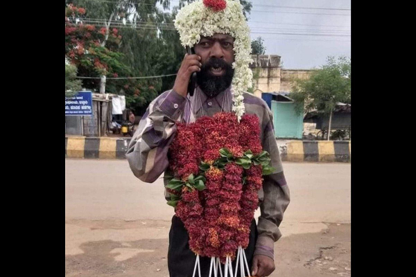 பிச்சைக்காரரின் இறுதி ஊர்வலத்தில் கண்ணீருடன் திரண்ட மக்கள்!! நெகிழ்ச்சியான உண்மை சம்பவம் | Thousands Gather For Last Rites Of Beggar