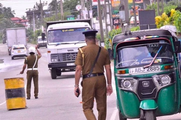 வீதி தடுப்பில் ஏற்பட்ட விபத்து ; பொலிஸ் அதிகாரி உயிரிழப்பு