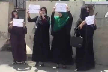 இனி பொறுக்க முடியாது... தாலிபான்களுக்கு எதிராக துணிவுடன் வீதிக்கு வந்த காபூல் பெண்கள்