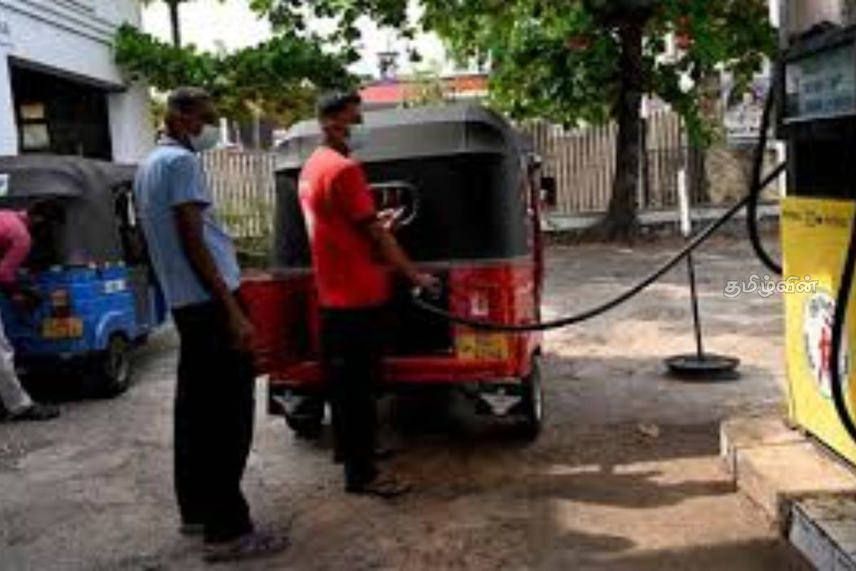 நள்ளிரவு திடீரென அதிகரித்த எரிபொருள் விலை! முச்சக்கர வண்டி கட்டணங்களில் ஏற்படவுள்ள மாற்றம் | Three Wheeler Associations Icrease Fare நள்ளிரவு திடீரென அதிகரித்த எரிபொருள் விலை! முச்சக்கர வண்டி கட்டணங்களில் ஏற்படவுள்ள மாற்றம் | Three Wheeler Associations Icrease Fare