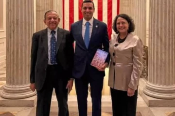 அமெரிக்காவில் பகவத் கீதை மீது பதவி பிரமாணம் செய்து கொண்ட சுஹாஷ் சுப்ரமணியம்!