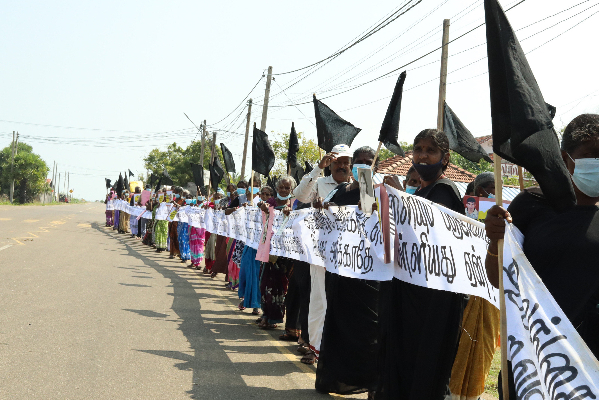 சர்வதேச மகளிர் தினத்தை புறக்கணித்து வலிந்து காணாமல் ஆக்கப்பட்டோரின் உறவுகள் போராட்டம் (VIDEO) | Ignoring International Women S Day Struggle Waged