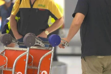 சிட்னி விமான நிலையத்தில் Omicron தொற்றுடன் இருவர்: சுகாதாரத்துறை உறுதி