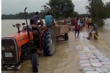 கிளிநொச்சியில் போக்குவரத்துக்கு தடையாக இருந்த பகுதிக்கு மாவட்ட இடர் முகாமைத்துவ நிலையத்தினால் தற்காலிக தீர்வு