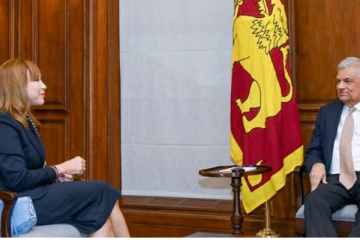 සමුගන්න පෙර ජනපති හමුවූ හනා..