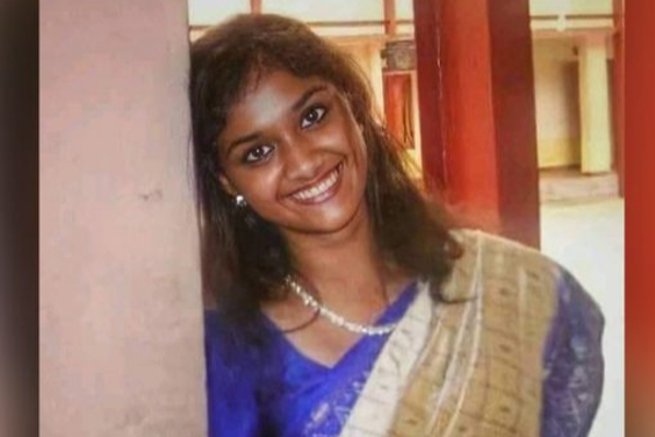 மேக்கப் இல்லாமல் இளம் வயதில் நடிகை கீர்த்தி சுரேஷ் எப்படி இருக்கிறார் பாருங்க.. ஷாக் ஆகிடுவீங்க | Keerthy Suresh Without Makeup In Young Age