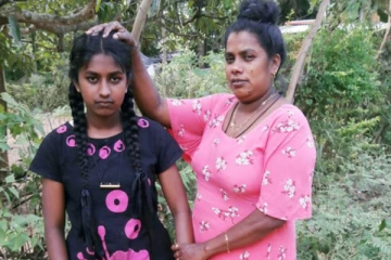 இலங்கை பெண்ணின் துணிகர செயல்.... துடிதுடித்த மகளின் உயிரை காப்பாற்ற யானையுடன் மோதிய தைரியம்!