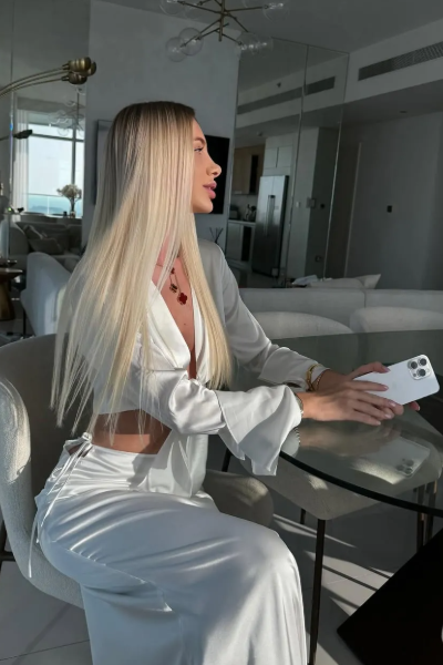 ஐபோனைவிட குறைவான விலையில் அடுக்குமாடிக் குடியிருப்புகள்: எந்த நாட்டில் தெரியுமா? | Buying Flat Is Cheaper Than An Iphone In Russia