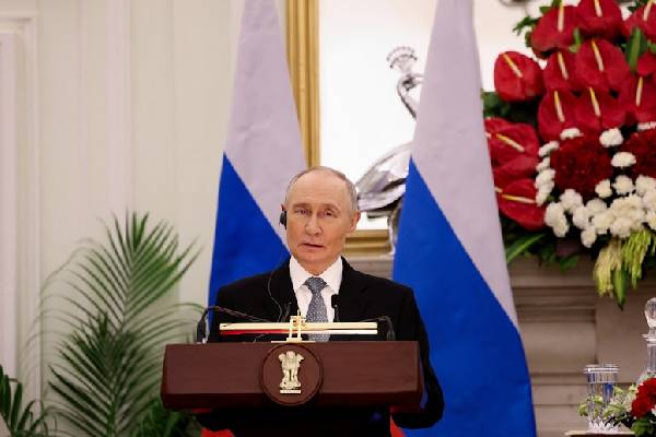 அடுத்த 5 வருடங்களில் 100 பில்லியன் டொலருக்கான வர்த்தக வளர்ச்சி: இந்தியாவும் ரஷ்யாவும் தீவிரம் | Putin And Modi Discuss Trade