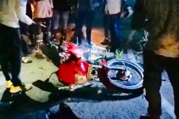 வவுனியாவில் திடீரென தீப்பற்றி எரிந்த மோட்டார் சைக்கிள் (PHOTOS)