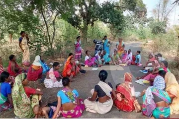 விருந்து வைக்க வசதி இல்லை: திருமணம் செய்யாமல் மலைவாழ் மக்கள் செய்யும் காரியம்