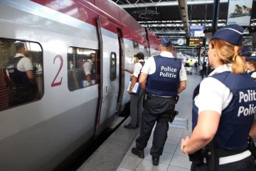 பிரான்ஸ் ரயிலில் இளம் பெண்ணுக்கு நேர்ந்த கொடூரம்!