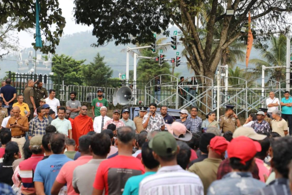 நாட்டை மீட்டெடுக்க களத்தில் குதித்த மக்கள் - பதுளையில் 826 பேர் கொண்ட குழு | People Come Forward To Save The Country