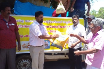 தென்னிலங்கை மக்களுக்கு உதவிக்கரம் நீட்டிய புலம்பெயர் உறவுகள் (Photos)