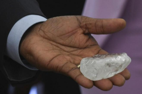 உலகில் மூன்றாவது பெரிய வைரம் கண்டுப்பிடிப்பு- எங்கு தெரியுமா? | Botswana Says It Has Found The Worlds Thirdlargest