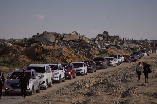 காசாவில் இடிந்த கட்டிடங்களுக்கு நடுவில் 54 ஜோடிகளுக்கு திருமணம்; இணையங்களில் வைரல்! | 54 Couples Wedding Gaza Amidst Collapsed Buildings காசாவில் இடிந்த கட்டிடங்களுக்கு நடுவில் 54 ஜோடிகளுக்கு திருமணம்; இணையங்களில் வைரல்! | 54 Couples Wedding Gaza Amidst Collapsed Buildings