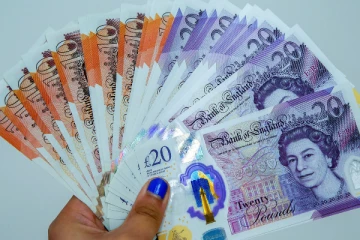 ராணியின் உருவம் கொண்ட நாணயத் தாள்கள்  செல்லுபடியாகும் - இங்கிலாந்து வங்கி அறிவிப்பு