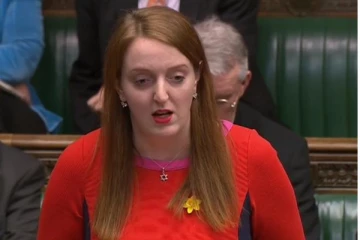 முடிந்த அளவு தவிர்க்க வேண்டும்.. லிஃப்டில் கூட -அப்படி பட்டியலில் 40 எம்.பி.க்கள்