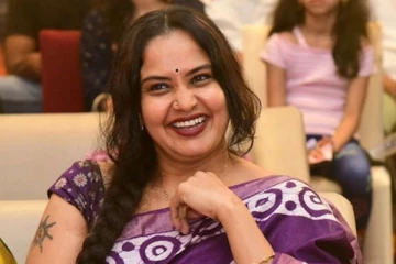 46 வயதில் இப்படியா.. அம்மா நடிகையின் வீடியோ பார்த்து மிரண்ட நெட்டிசன்கள்