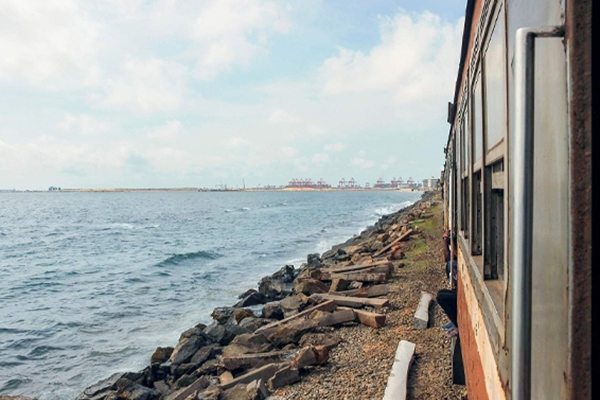 சமுத்திரதேவி கடுகதி ரயில் தடம் புரள்வு | Samutradevi Kadukati Train Derailment