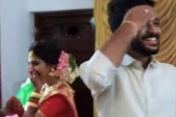 புகுந்த வீட்டிற்கு மகள் அழாமல் செல்வதற்கு தந்தை செய்த காரியம்... தீயாய் பரவும் அசத்தல் காட்சி