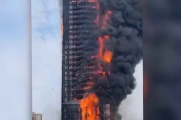 சீனாவில் பரபரப்பை ஏற்படுத்திய பாரிய  தீ விபத்து!(Video)