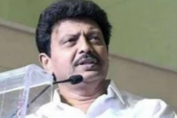 சசிகலாவின் அரசியல் வாழ்க்கை முடிவுக்கு வர டிடிவி தினகரன் தான் காரணம் - திவாகரன் ஆவேசப்பேச்சு