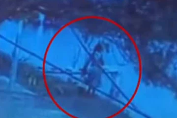 පාපතර මවක් තම පුංචි දියණියට සිදුකල අහස පොළව නුහුලන අපරාධය..