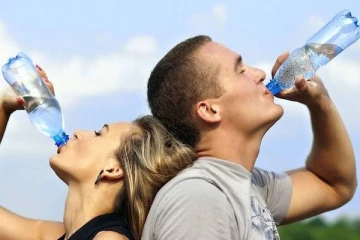 ஒரு நாளைக்கு எவ்வளவு தண்ணீர் குடிக்கலாம்?