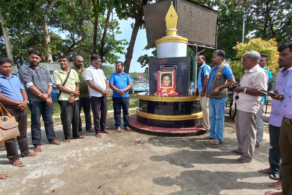 லசந்த விக்ரமதுங்கவின் 14ம் ஆண்டு நினைவுதினம் மட்டக்களப்பில் அனுஸ்டிப்பு..! | Lasantha 14Th Anniversary Commemoration Batticaloa