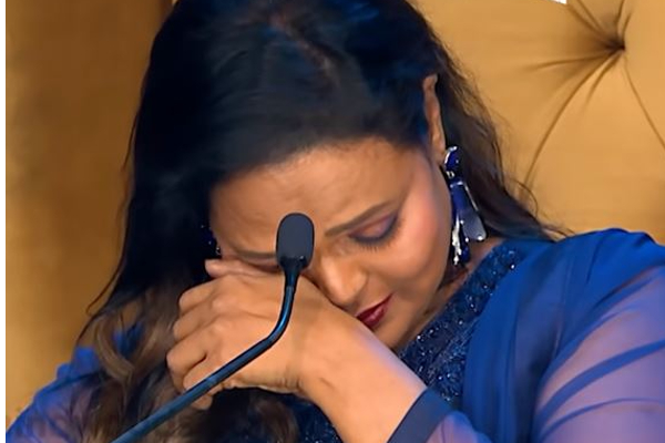 37 வயதில் கர்ப்பம்.... மகனால் கதறி கதறி அழுத கலா மாஸ்டர் ! குடும்ப ரகசியங்களை கூறி நெகிழ்ச்சி | Kala Master Son Sung Kannana Kanne Song