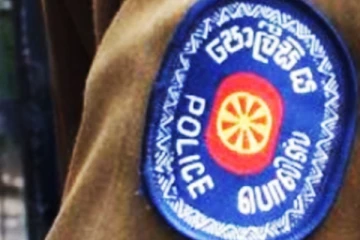 පොලිස් නිළධාරියෙකු අත්අඩංගුවට..