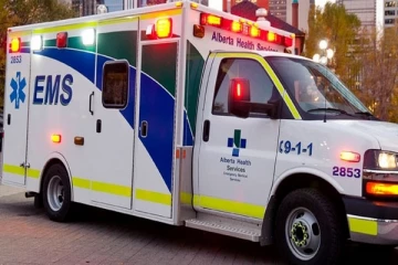 அல்பர்ட்டாவில் அம்பியூலன்ஸ்-கார் விபத்தில் இருவர் பலி