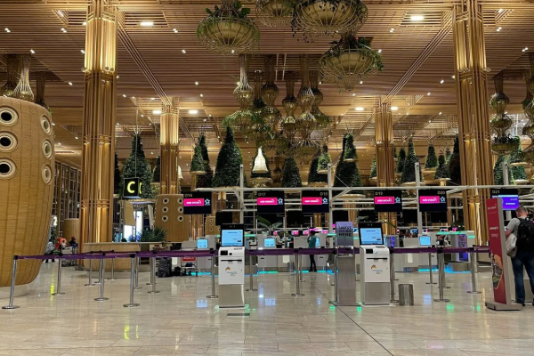 இந்திய விமான நிலையத்தில் சிக்கிய லண்டன் வாழ் இலங்கை வர்த்தகர் : ஆள்மாறாட்டம் அம்பலம் | Lankan Man Flies London From Bengaluru Arrested