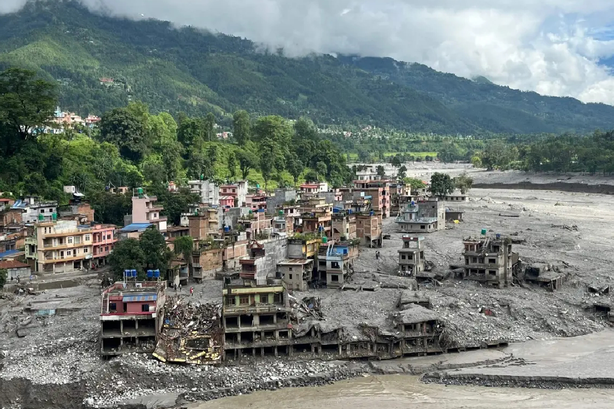 நேபாளத்தில் மாயமான 5,000 பேர் தொடர்பில் தகவல் இல்லை! | No Information 5 000 People Missing In Nepal Flood