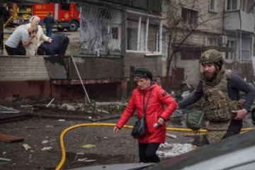 உக்ரைனின் குடியிருப்புப் பகுதியில் ரஷ்யா தாக்குதல்: பலத்த சேதம் என அறிவிப்பு